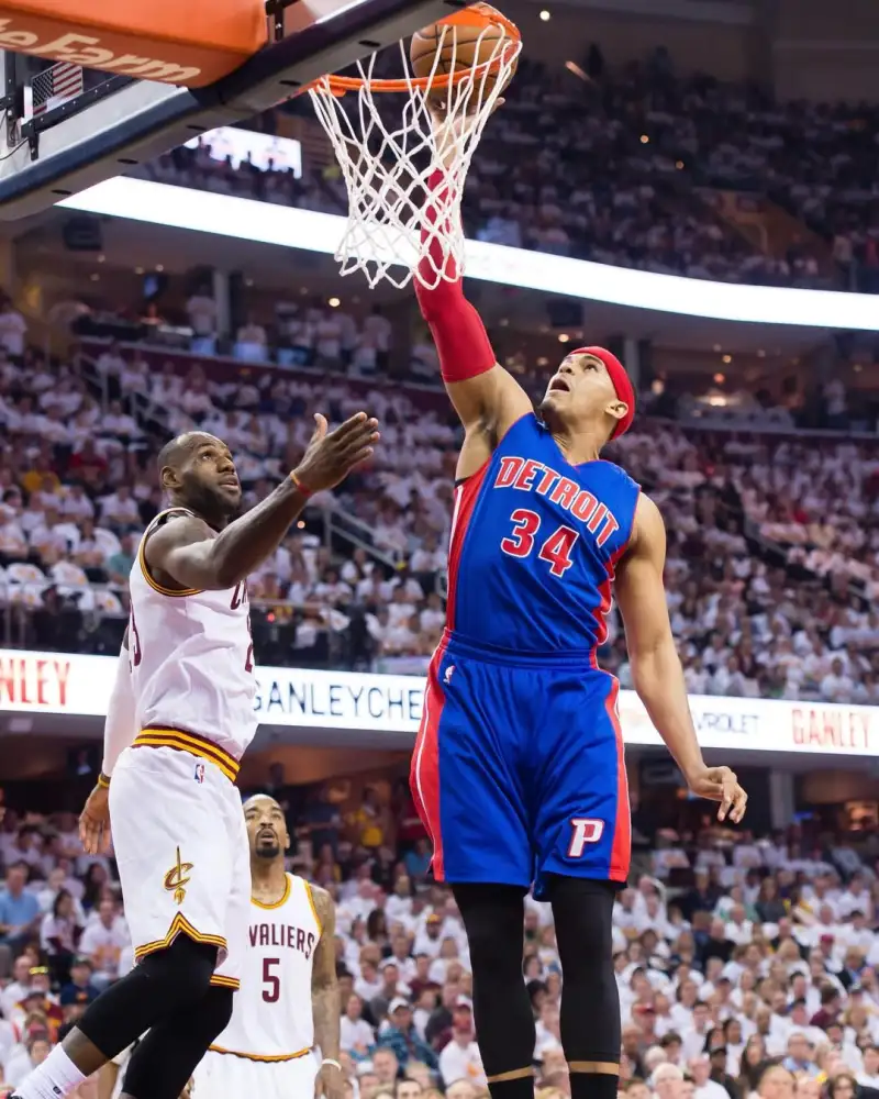 球探体育比分网-还是年轻的模样！活塞官方晒哈里斯旧照：都在回顾2016年