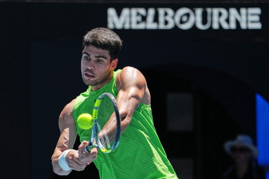 足球比赛直播-阿尔卡拉斯3-0战胜汉夫曼 晋级澳网男单第三轮