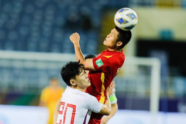 足球直播-复制粘贴！面对越南日本 我们连头球优势都丢了……