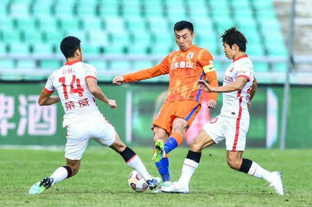 足球直播-惊险点杀制造悲喜两重天 鲁沪齐称非足协杯模拟战