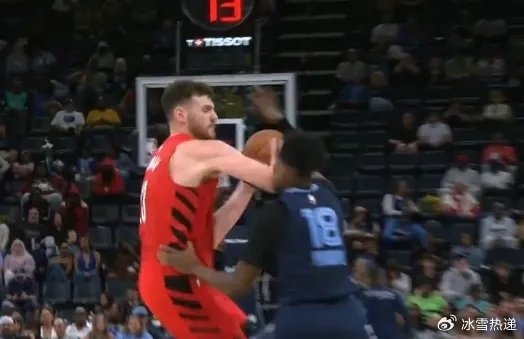 即時比分-杨瀚森队友被驱逐！克林根肘击普罗斯珀 被吹罚二级恶犯离场|开拓者|持球|德里克-罗斯|波特兰开拓者队|杨翰森_新浪体育_新浪新闻